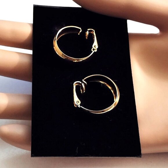 7/8" Avon Wedding Band Hoop Clip On Earrings Vintage Polished Gold Tone Wide - Picture 5 of 5